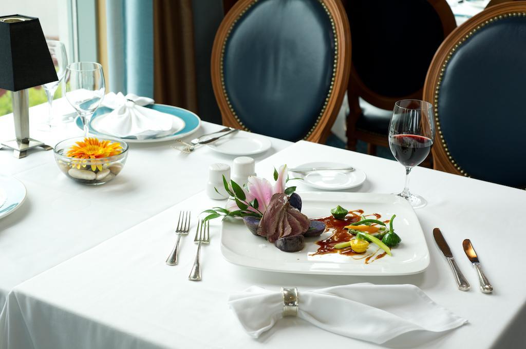 The Waterside Inn Мисисага Екстериор снимка