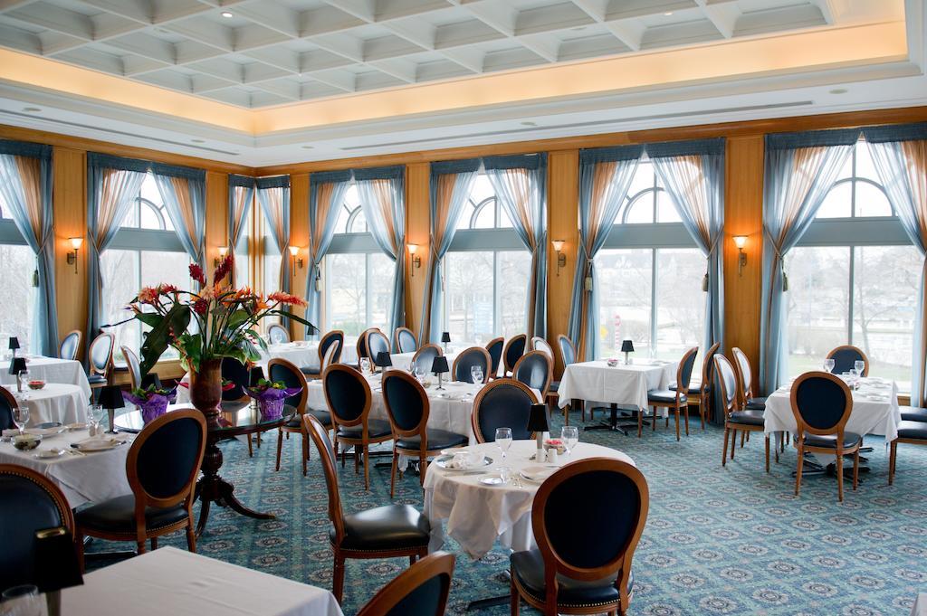The Waterside Inn Мисисага Екстериор снимка