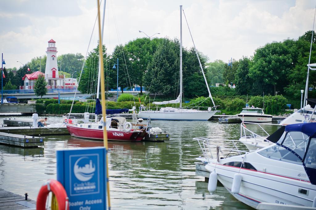 The Waterside Inn Мисисага Екстериор снимка