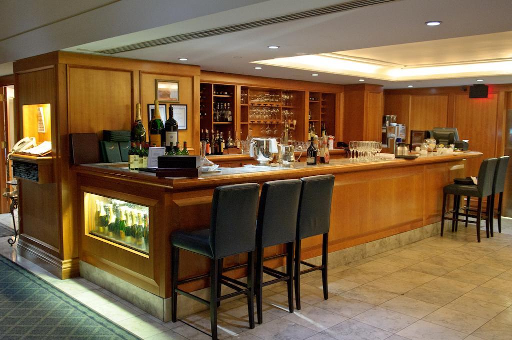 The Waterside Inn Мисисага Екстериор снимка